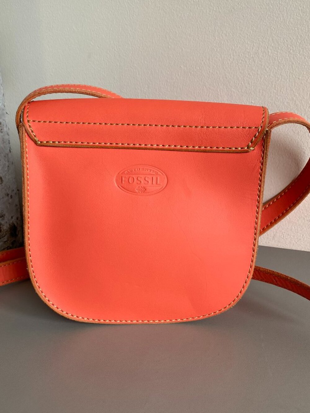 Fossil Mini Austin Leather Turn Lock Saddle Flap Crossbody Bag Coral Salmon - Picture 4 of 15